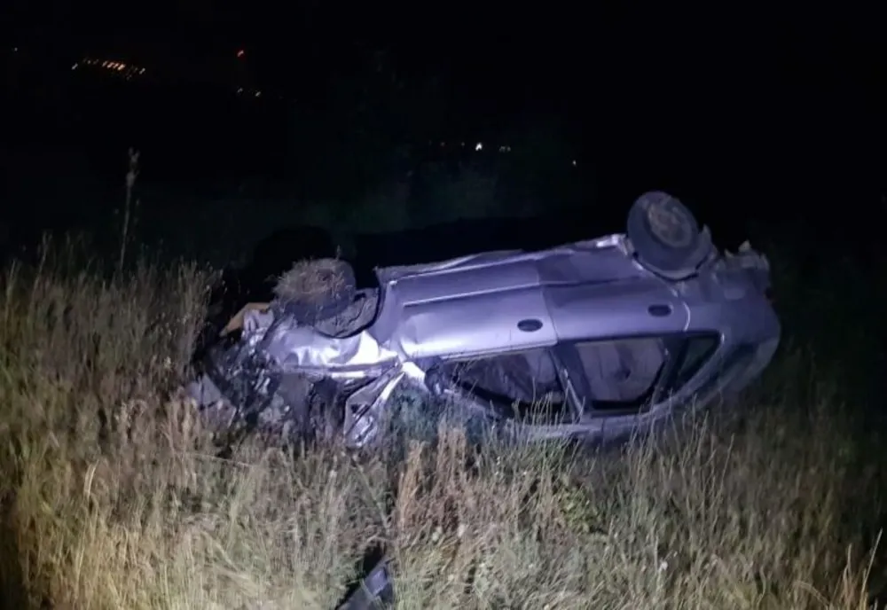 Un minor a furat mașina părinților și s-a răsturnat cu ea pe DN2B, în localitatea Gălbinași