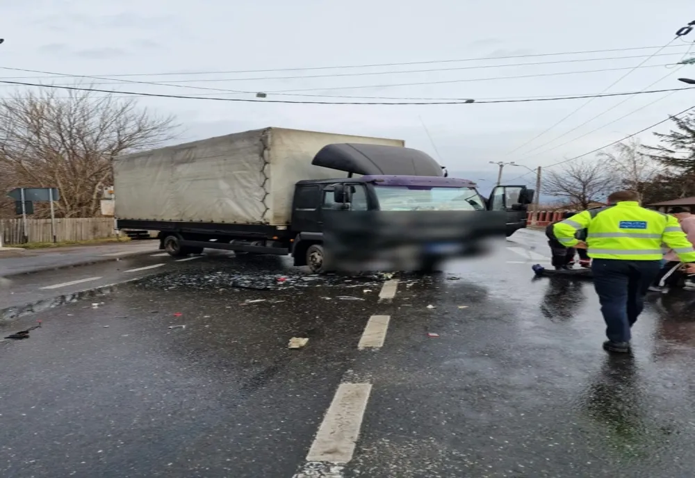 Foto: Accident la Cioranca.O persoană a fost rănită