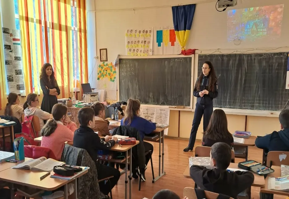 Polițiștii din cadrul Biroului Siguranță Școlară au desfășurat activități la școlile gimnaziale ”George Emil Palade” și Nr. 7 din municipiul Buzău