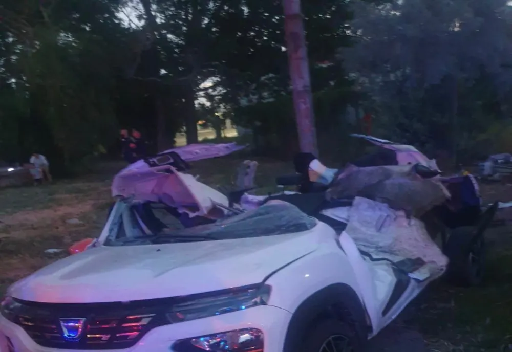 Accident mortal la ieșire din municipiul Buzău, spre Brăila. A intrat cu mașina în 3 mașini parcate și apoi s-a răsturnat