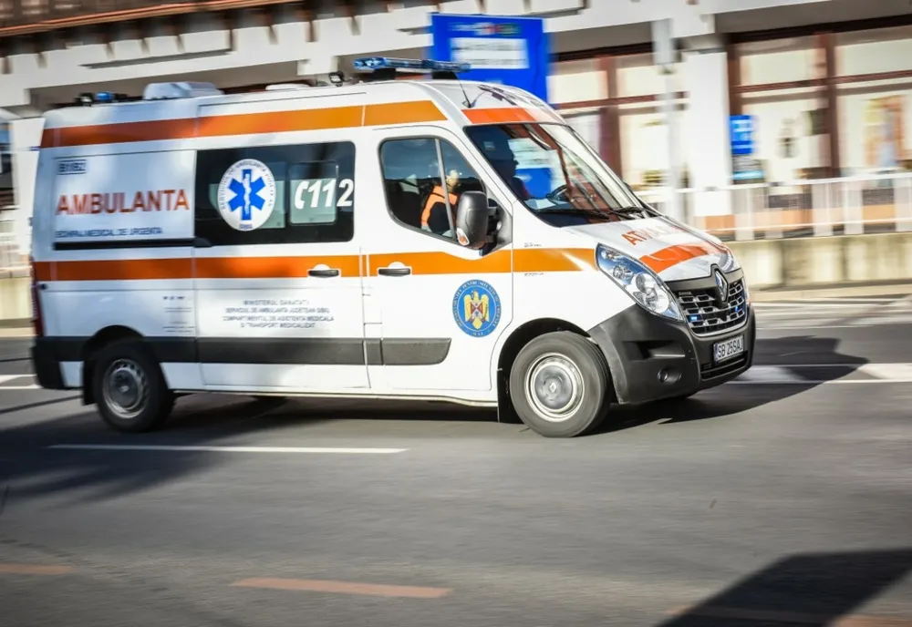 Un autobuz de transport în comun, implicat într-un accident, în Buzău! 6 persoane, la spital, printre care și un minor