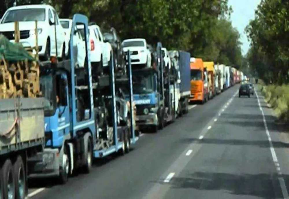 Un șofer român de TIR s-a „trezit mort” în presă după un accident în Germania: „Sunt viu, îmi pare rău”