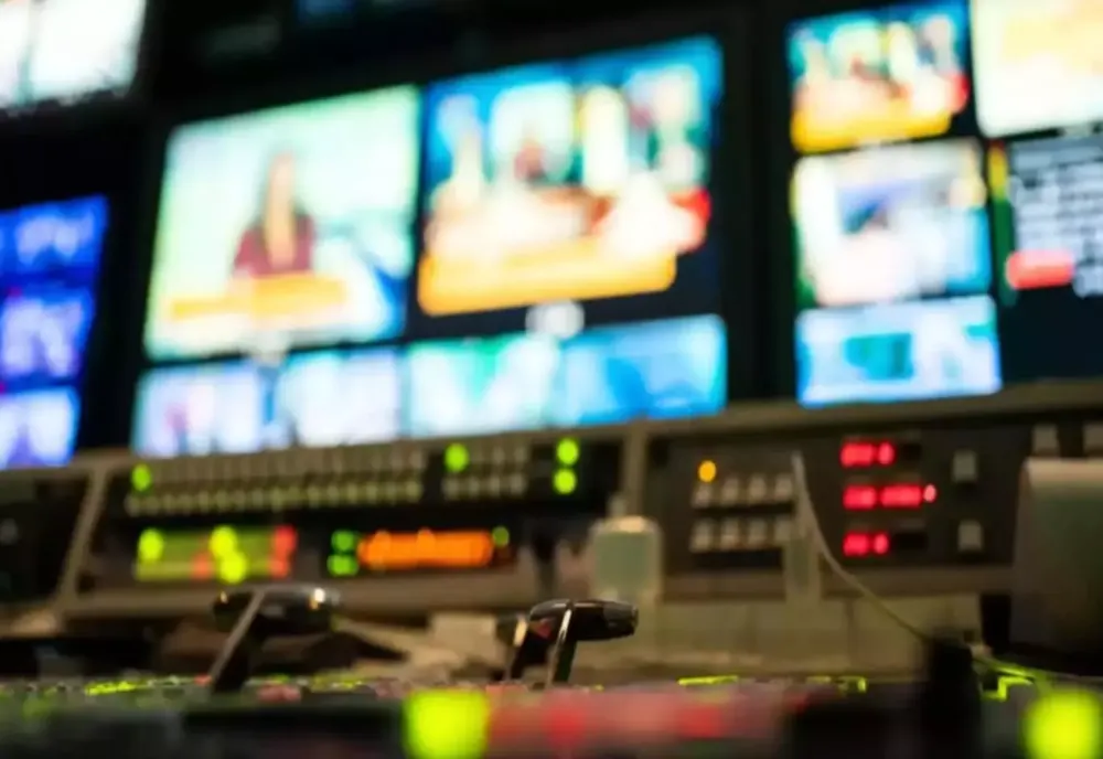TELEVIZIUNEA POPORULUI, SABOTATĂ. TELESPECTATORII SEMNALEAZĂ PROBLEME CU SEMNALUL REALITATEA PLUS