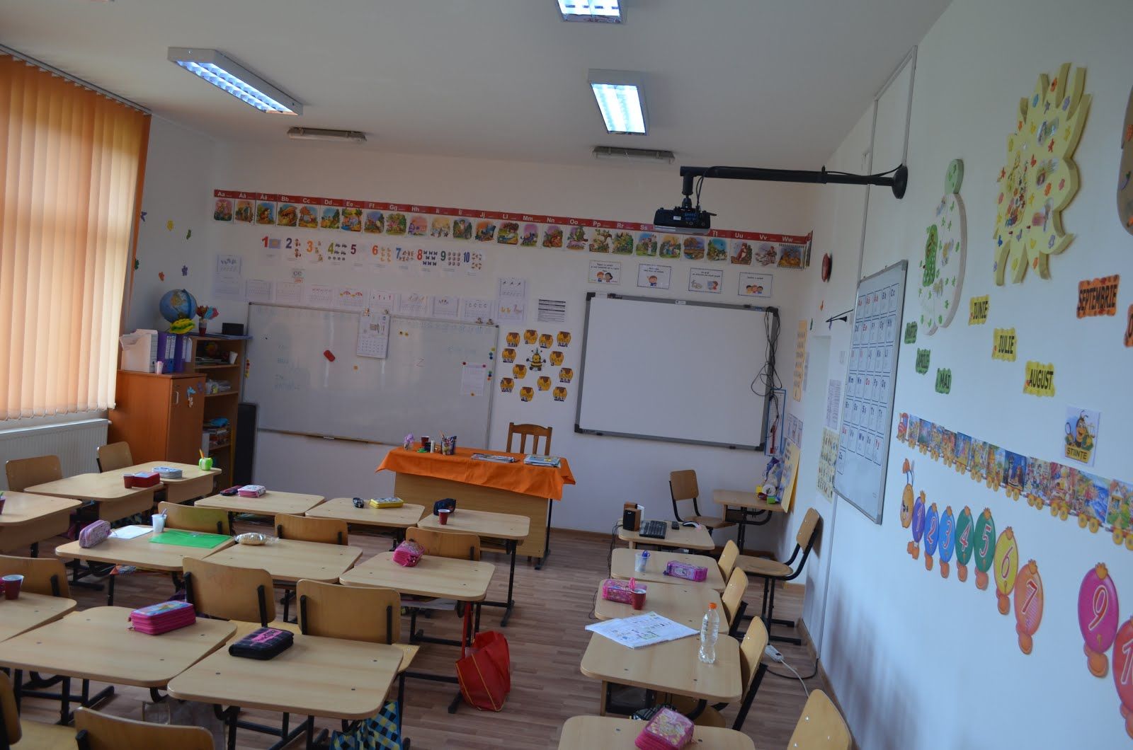 SALA DE CLASA SCOALA