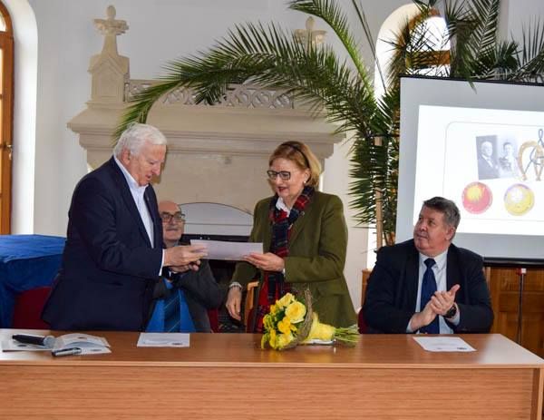 52047661_10205473742800982_115600603844968448_n