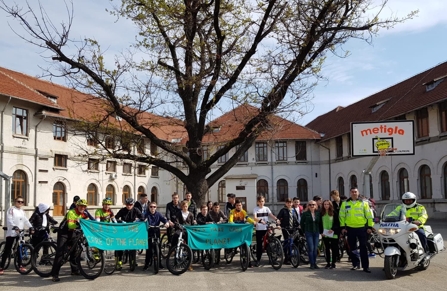 57226287_1010719909126507_8689704251334590464_n