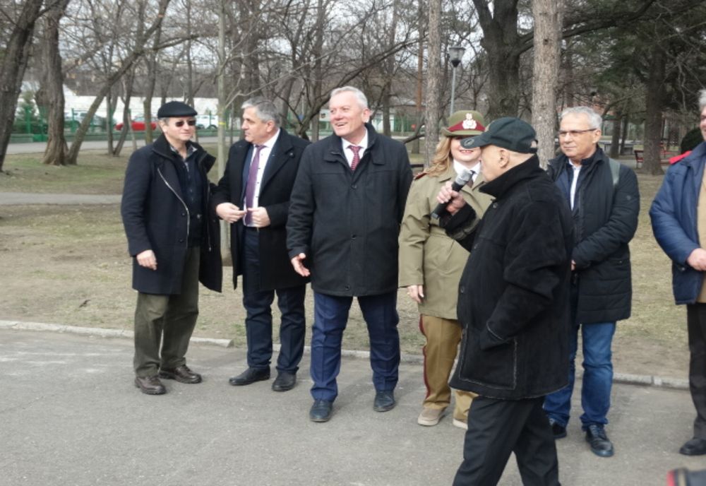 Benone Sinulescu și Dan Puric au plantat stejari care le vor purta numele