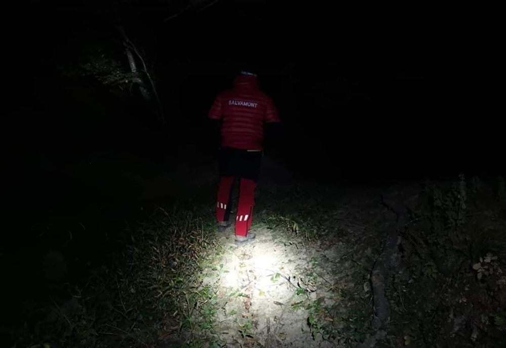 Cinci tineri temerari și-au încheiat excursia cu o intervenție a salvamontiștilor