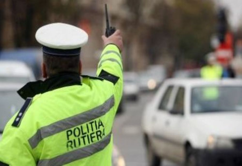Polițiștii buzoieni au reținut în weekend 105 permise de conducere