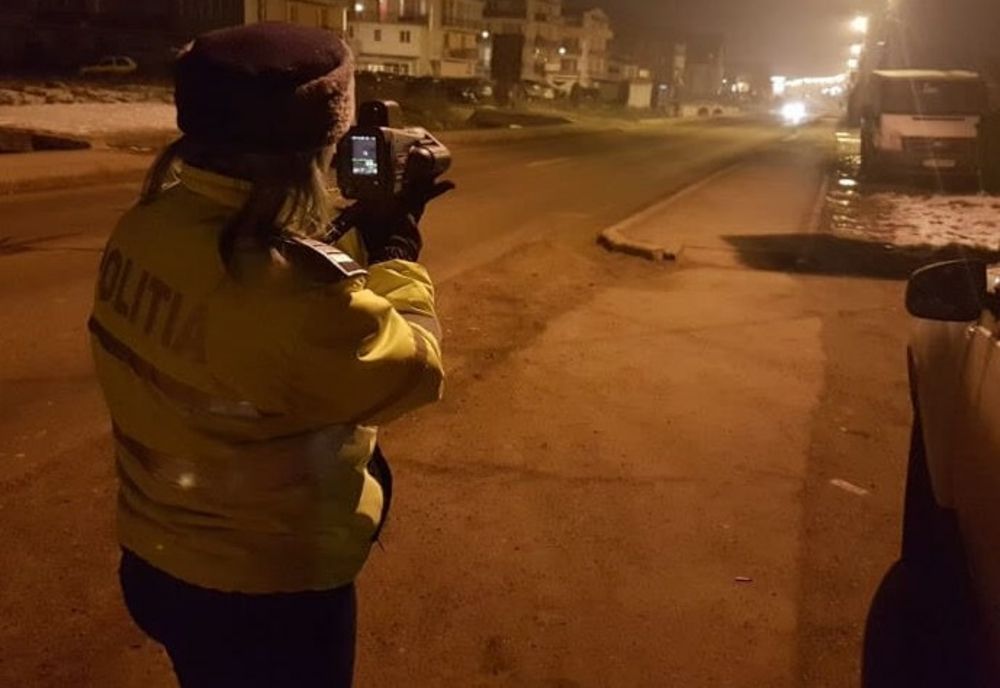 O șoferiță din Constsnța depistată de radar circulând cu 129 km/h în localitatea Potârnicheşti