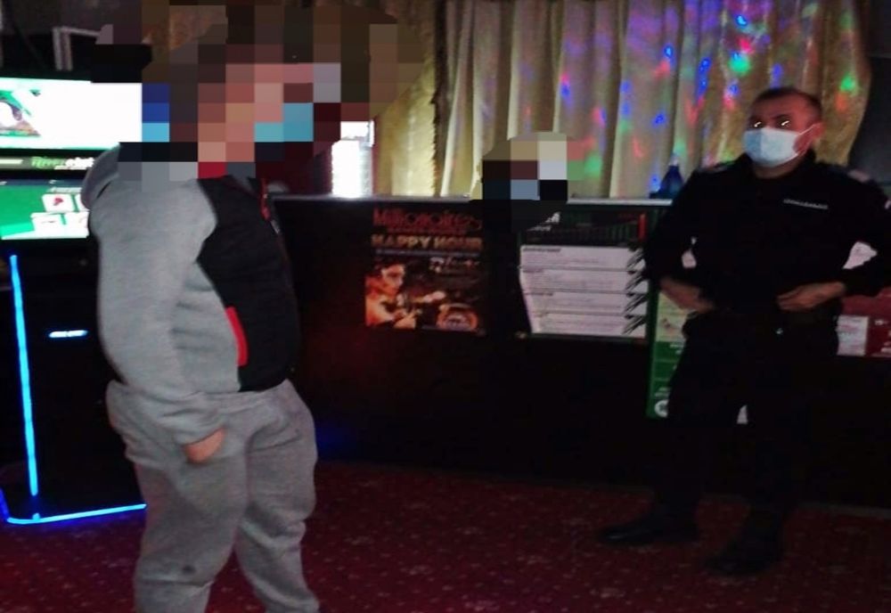 Aglomerație într-o sală de jocuri de noroc din Rm. Sărat