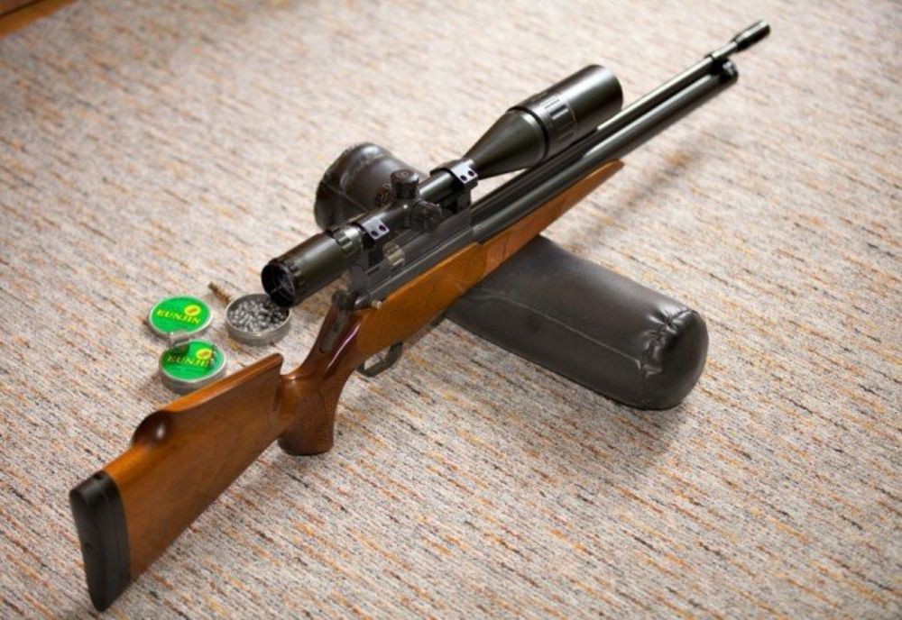 Percheziții la o persoană bănuită de nerespectarea regimului armelor și munițiilor, uz de armă fără drept și braconaj