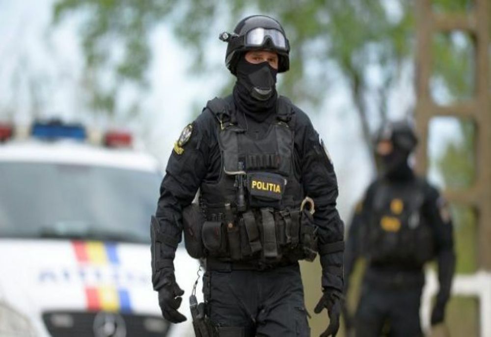 Poliţiştii buzoieni cercetează o tânără care ar fi înșelat peste 20 de persoane cărora „le-a ghicit” de 50.000 de lei