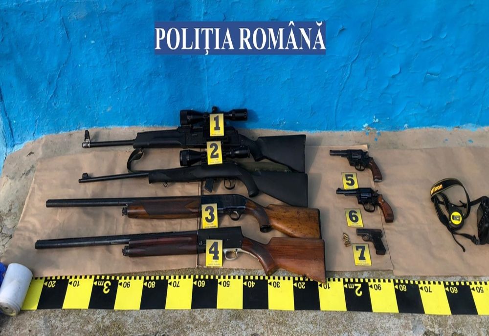 Percheziții într-un dosar de trafic de substanțe toxice