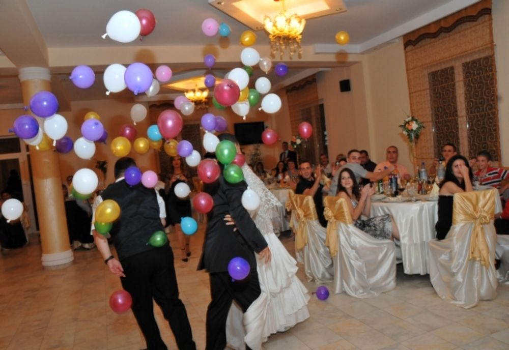 Nunți și botezuri cu 200 de persoane. Participanții trebuie să fie vaccinați sau să aibă un test negativ 