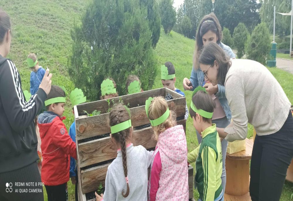 Mii de copii din Buzău  participă la proiectul ”Micii Grădinari”