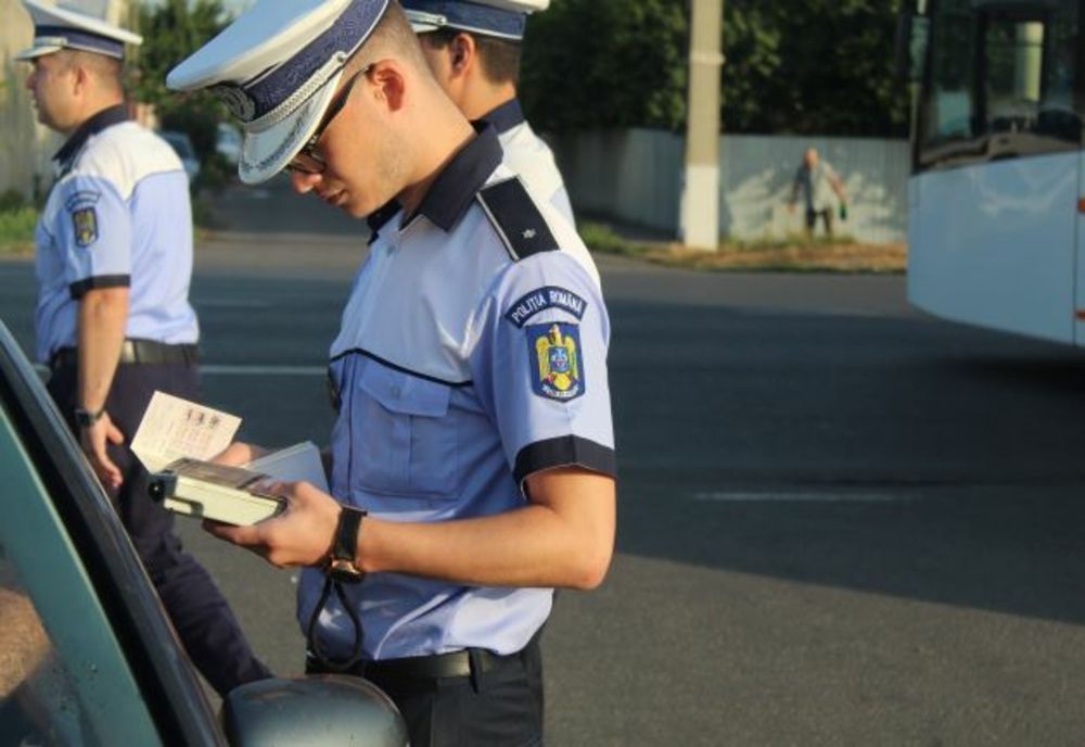 Polițiștii buzoieni au reţinut 17 permise de conducere ca urmare a abaterilor rutiere constatate