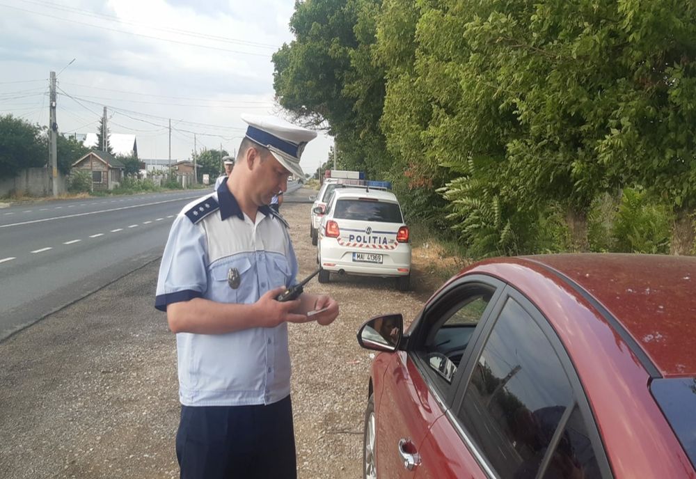 Polițiștii au reţinut 25 de permise de conducere ca urmare a abaterilor rutiere constatate