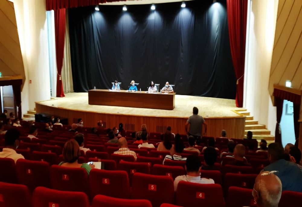 Discuţii, la Consiliul Judeţean Buzău, pe tema responsabilizării şoferilor care asigură transportul elevilor către şi de la şcoală