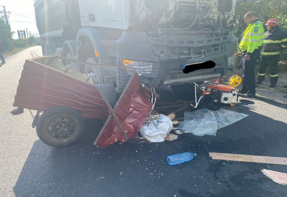 Foto/ Trafic dirijat pe DN2C, în localitatea Costești, accident rutier