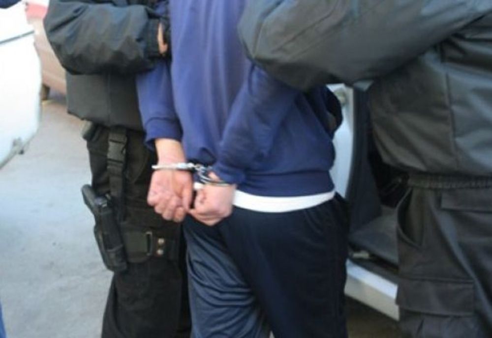 Arestat pentru 30 de zile după ce a dat foc garajului unui vecin cu care se afla în conflict