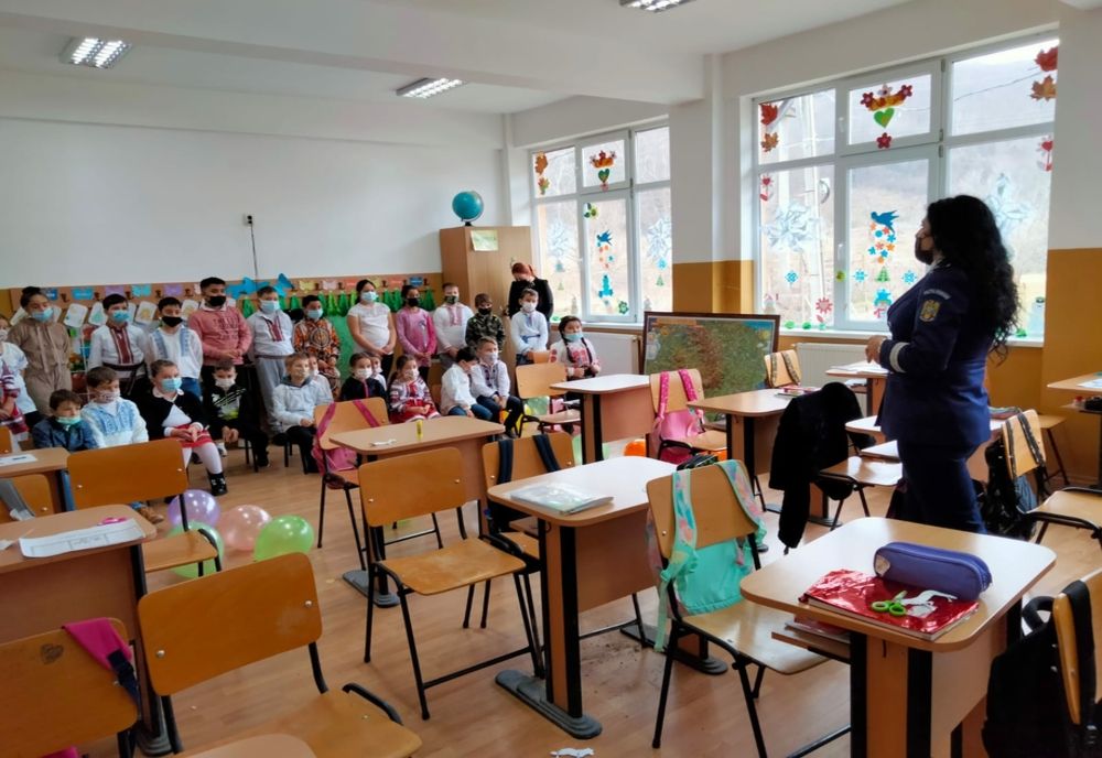 47 de ani dedicați în formarea viitorilor adulți ai comunităţii, sărbătoriţi alături de poliţiştii de la Biroul Siguranţă Şcolară