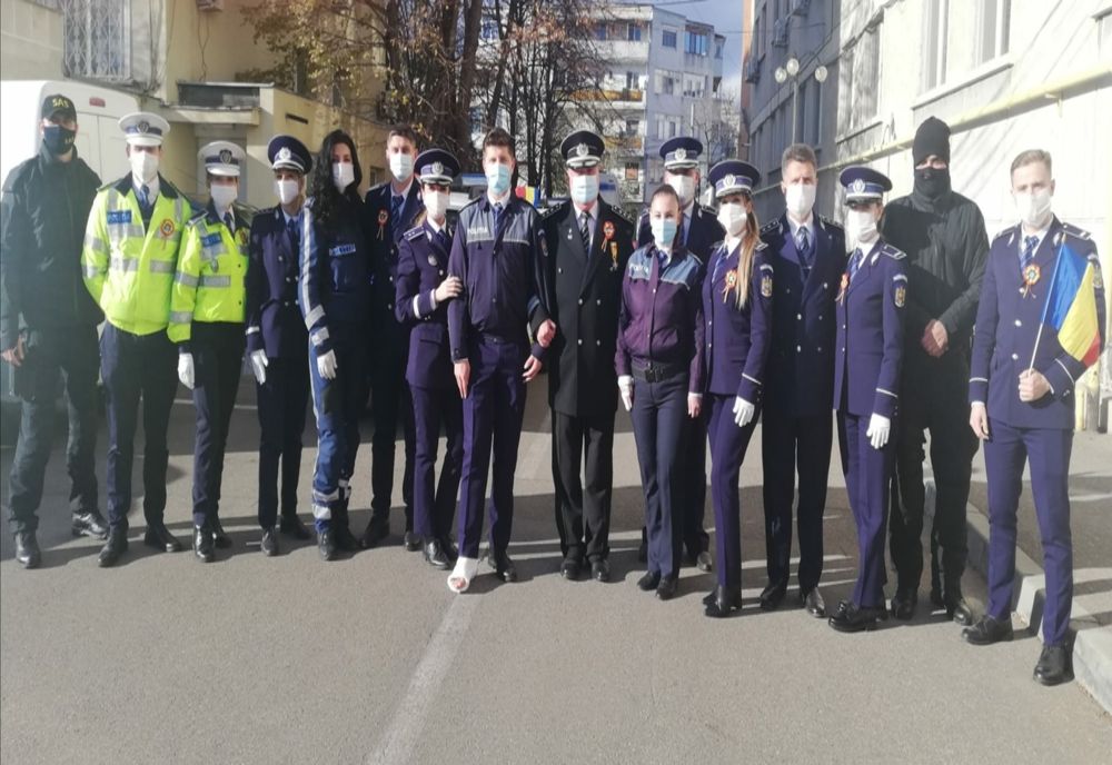 Video: Omagiu pentru doi polițiști buzoieni răniți aseară într-o intervenție la un caz sesizat la 112 de violență domestică