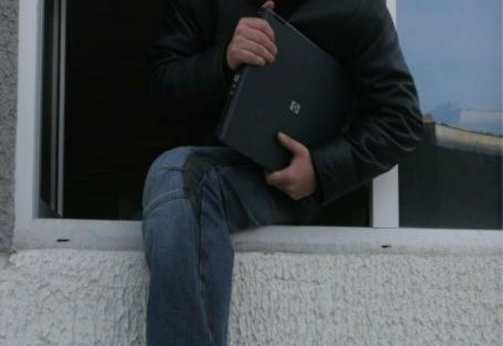 Bănuit de furt din locuință depistat de polițiștii din Gura Teghii