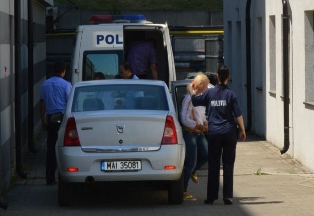 A sustras mai multe bunuri şi componente electrice dintr-o balastieră