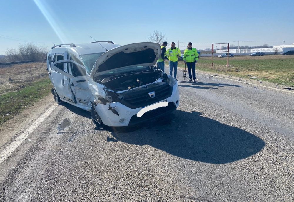 Foto: Accident cu 4 persoane rănite pe DN10