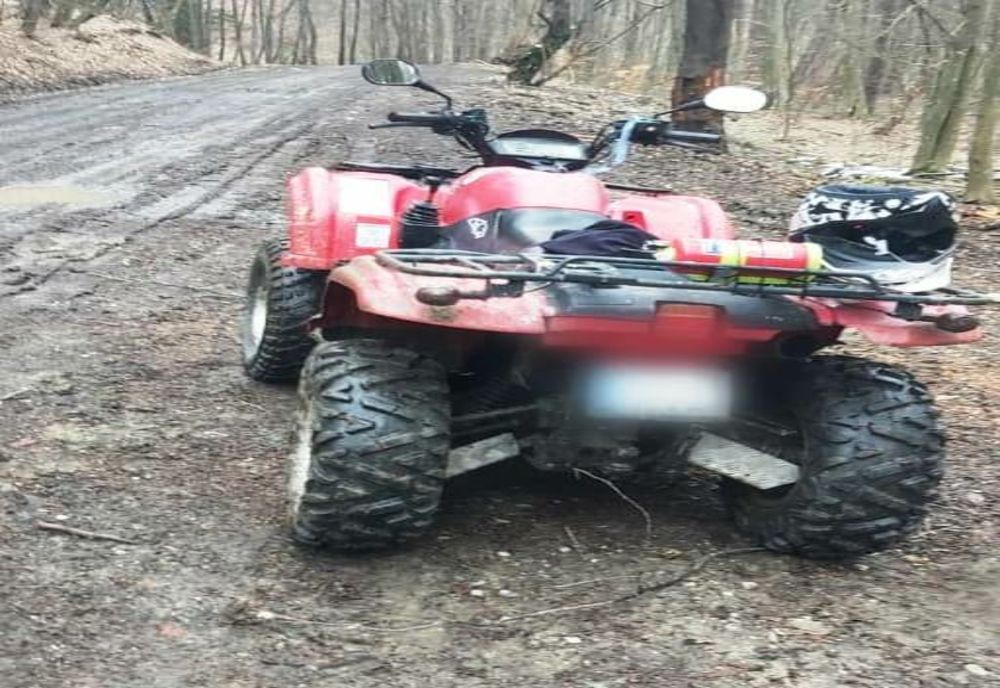 Două persoane au căzut cu ATV-ul într-o râpă, la Nișcov