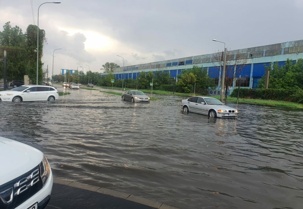 Foto: Ploaia a inundat zone din municipiul Buzău 