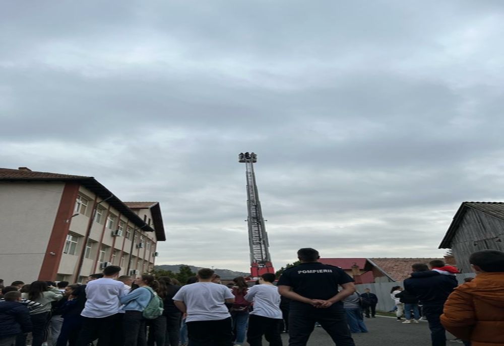 Activități desfășurate în școlile din Buzău în cadrul Campaniei naționale "Ia atitudine! Spune STOP violenței!" 