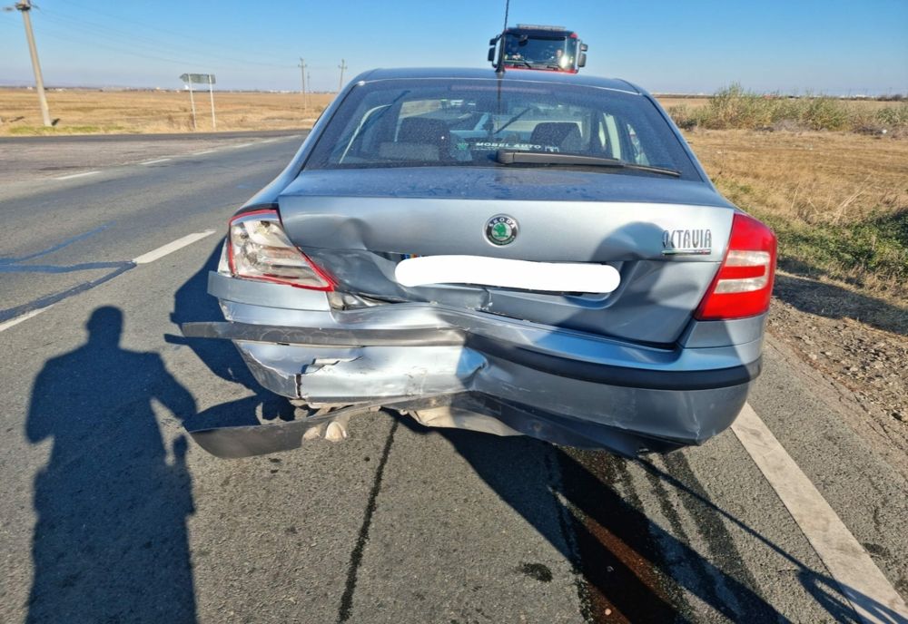 Foto: Coliziune între patru autoturisme pe DN1B