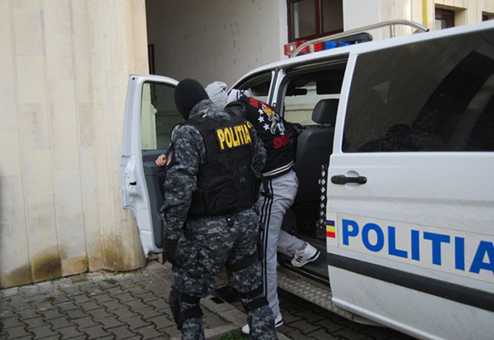 Turbulenţi reținuți de polițiștii Secţiei de poliţie rurală Cislău după o bătaie în incinta unei societăți comerciale din Viperești