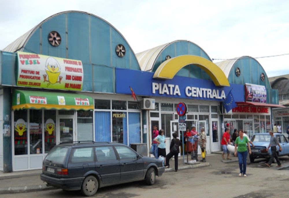 A furat bunuri aflate într-o tarabă dintr-o piață a municipiului Râmnicu Sărat