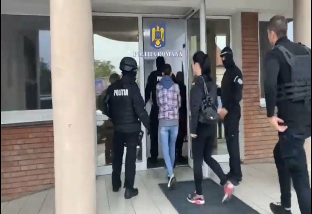 Tânăr buzoian reținut pentru efectuarea de operaţiuni financiare în mod fraudulos 