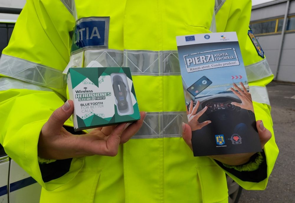 Video: Acțiune preventivă a polițiștilor referitoare la riscurile preocupărilor de natură a distrage atenţia atunci când se află la volan