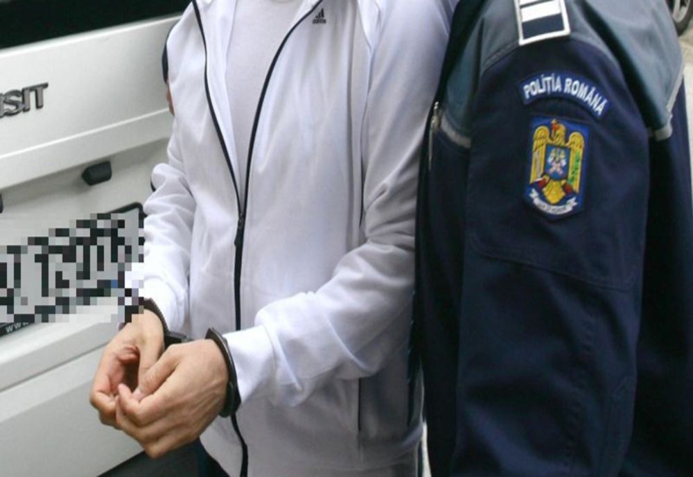 Bănuiţi de violare de domiciliu şi distrugere, reţinuţi de poliţiştii din Pogoanele  