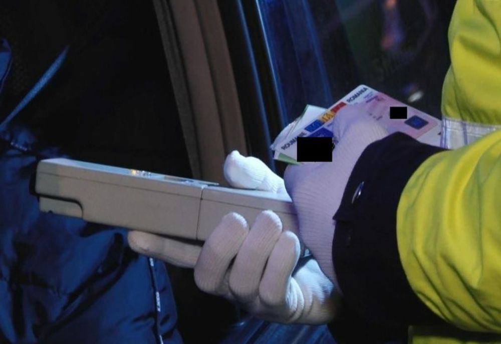 Buzoian reţinut pentru tulburarea ordinii și liniștii publice, conducerea unui autoturism fără permis de conducere și sub influența alcoolului