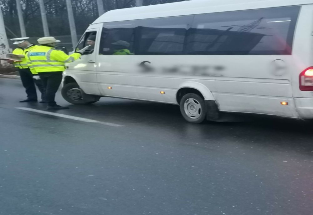 Poliţiştii buzoieni au verificat 81 de autovehicule care efectuează transport de persoane