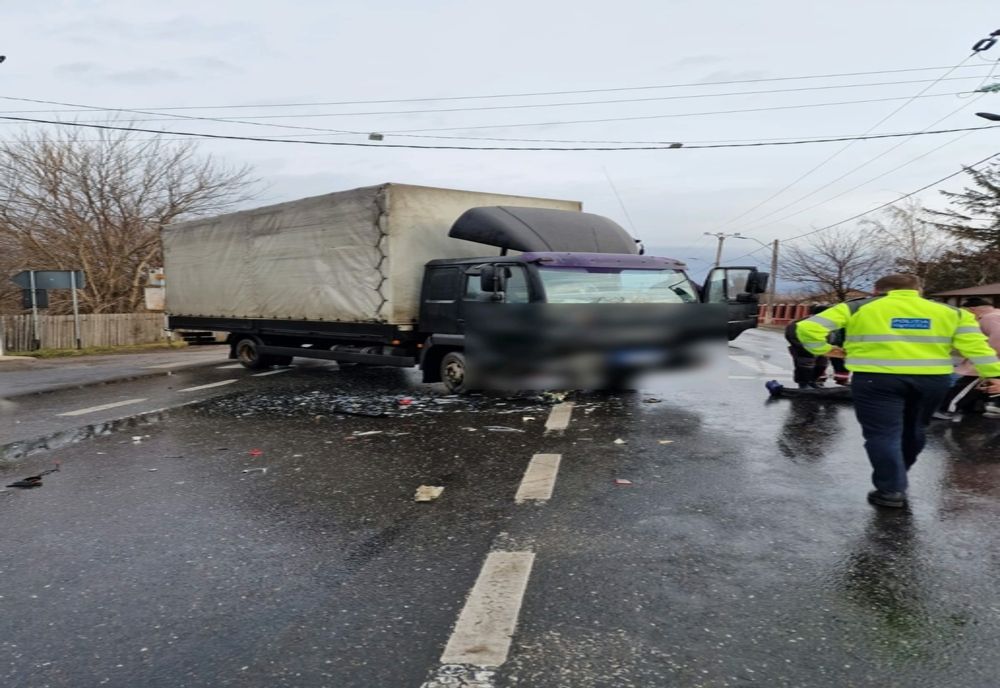 Foto: Accident la Cioranca.O persoană a fost rănită 