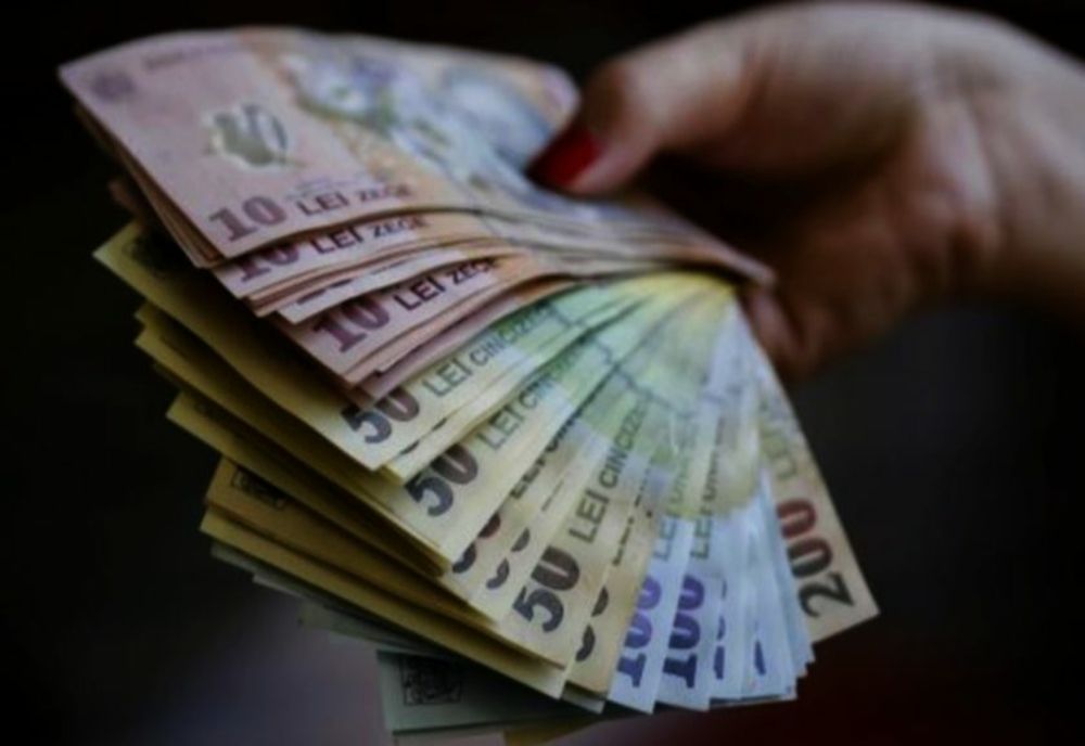 Sondaj: 69% dintre consumatorii la nivel global şi-au redus cheltuielile neesenţiale din cauza scumpirilor