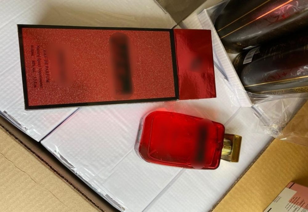 Cercetat pentru înșelăciune și punerea în circulație a unui produs purtând o marcă identică sau similară cu o marcă înregistrată