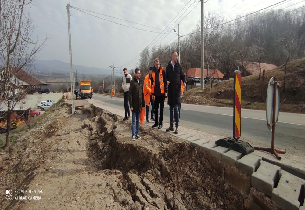Restricție de viteză la Măgura din cauza unei alunecări de teren