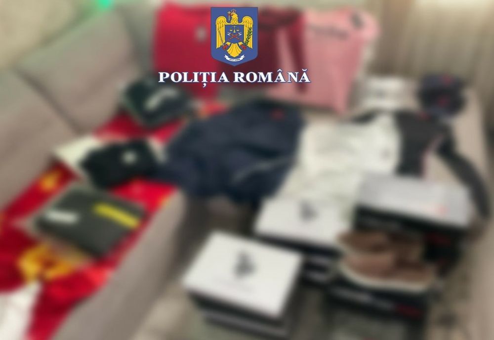 Video+foto: Poliţiştii au indisponibilizat şi ridicat bunuri susceptibile a fi contrafăcute, în valoare de peste 50.000 de lei