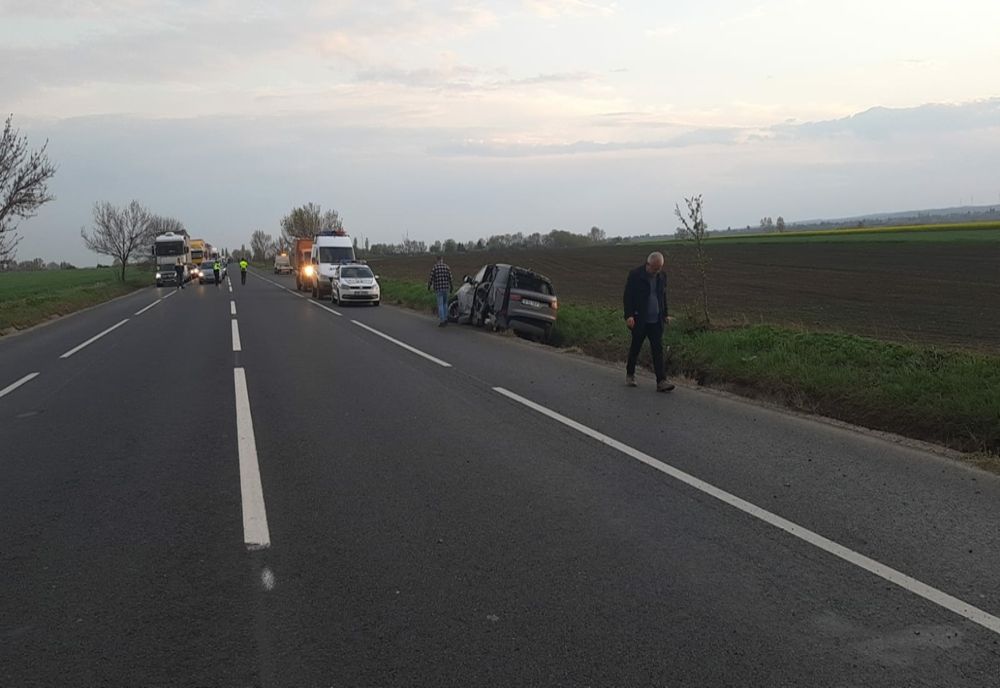 Foto: Două persoane rănite, dintre care un minor, într-un accident produs pe DN2E85, la ieșire din județul Buzău spre Vrancea