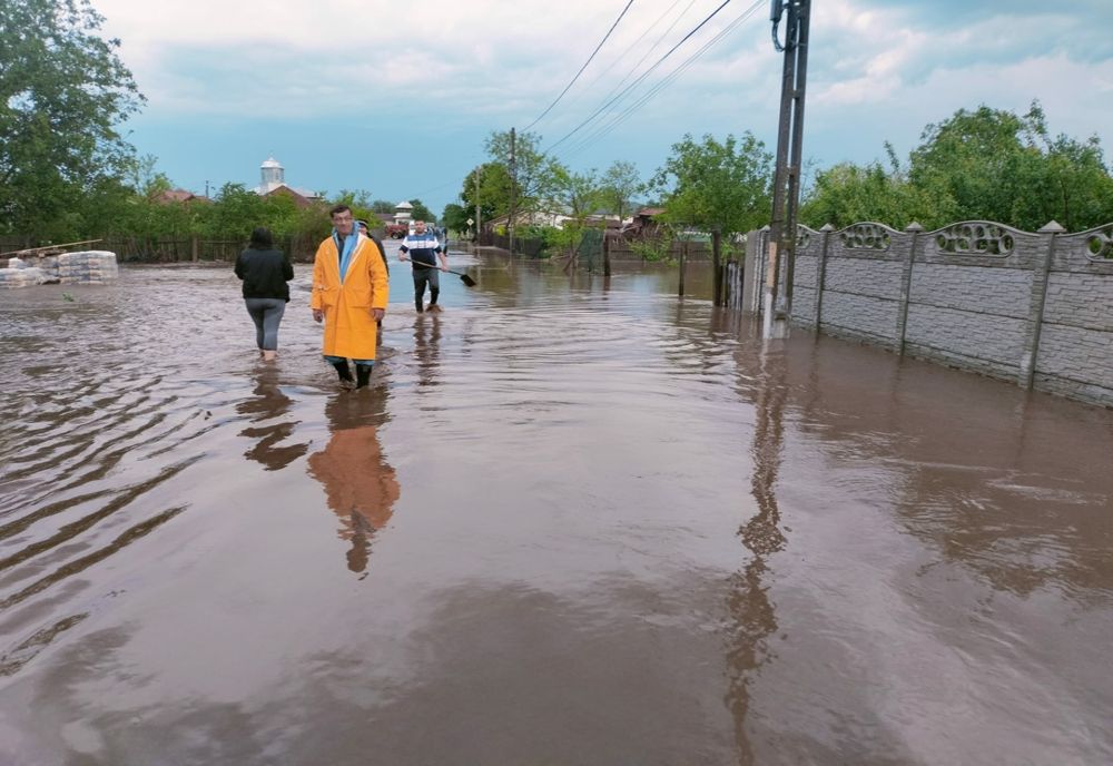 Intervenții ale pompierilor de la ISU Buzău în urma fenomenelor meteorologice înregistrate duminică