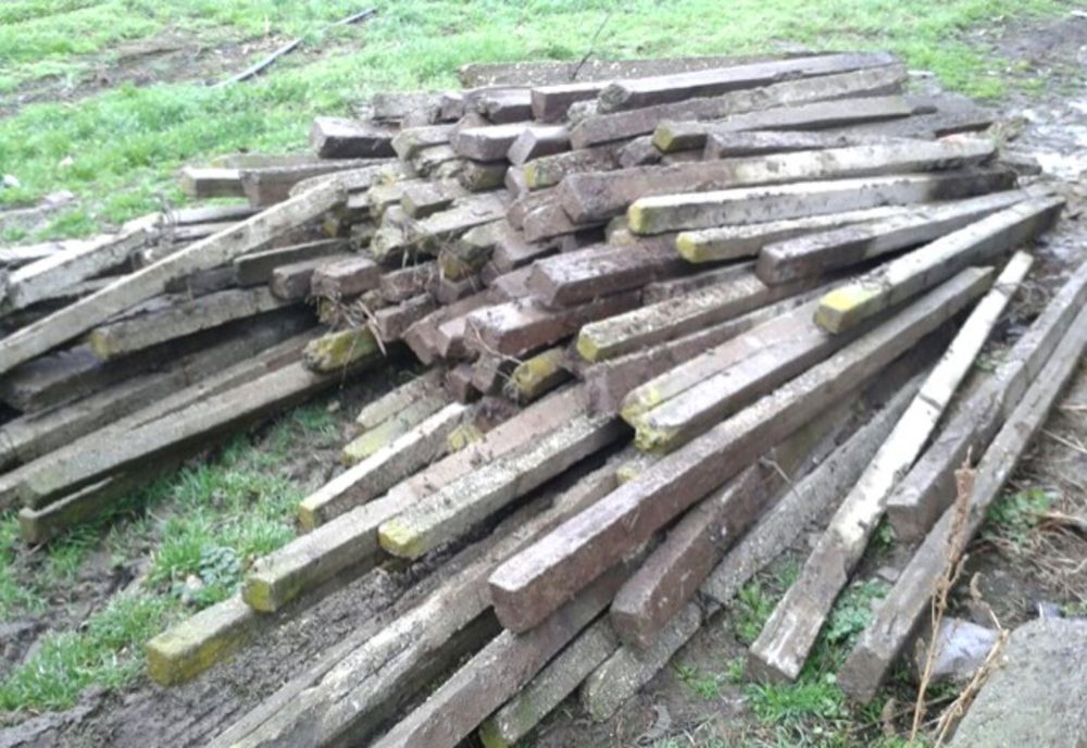 Patru bărbați din Merei au sustras 37 de spalieri de pe un teren cultivat cu viţă de vie