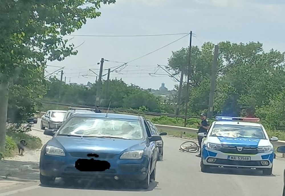 Bărbat de 55 de ani găsit inconștient pe șosea. Acesta s-ar fi rănit după ce a căzut de pe bicicletă